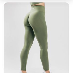 Dusty green amplifys